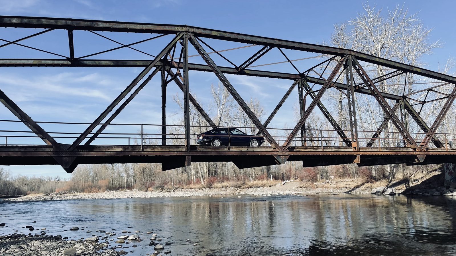 Alfasud Sprint Veloce on the bridge, wide view
