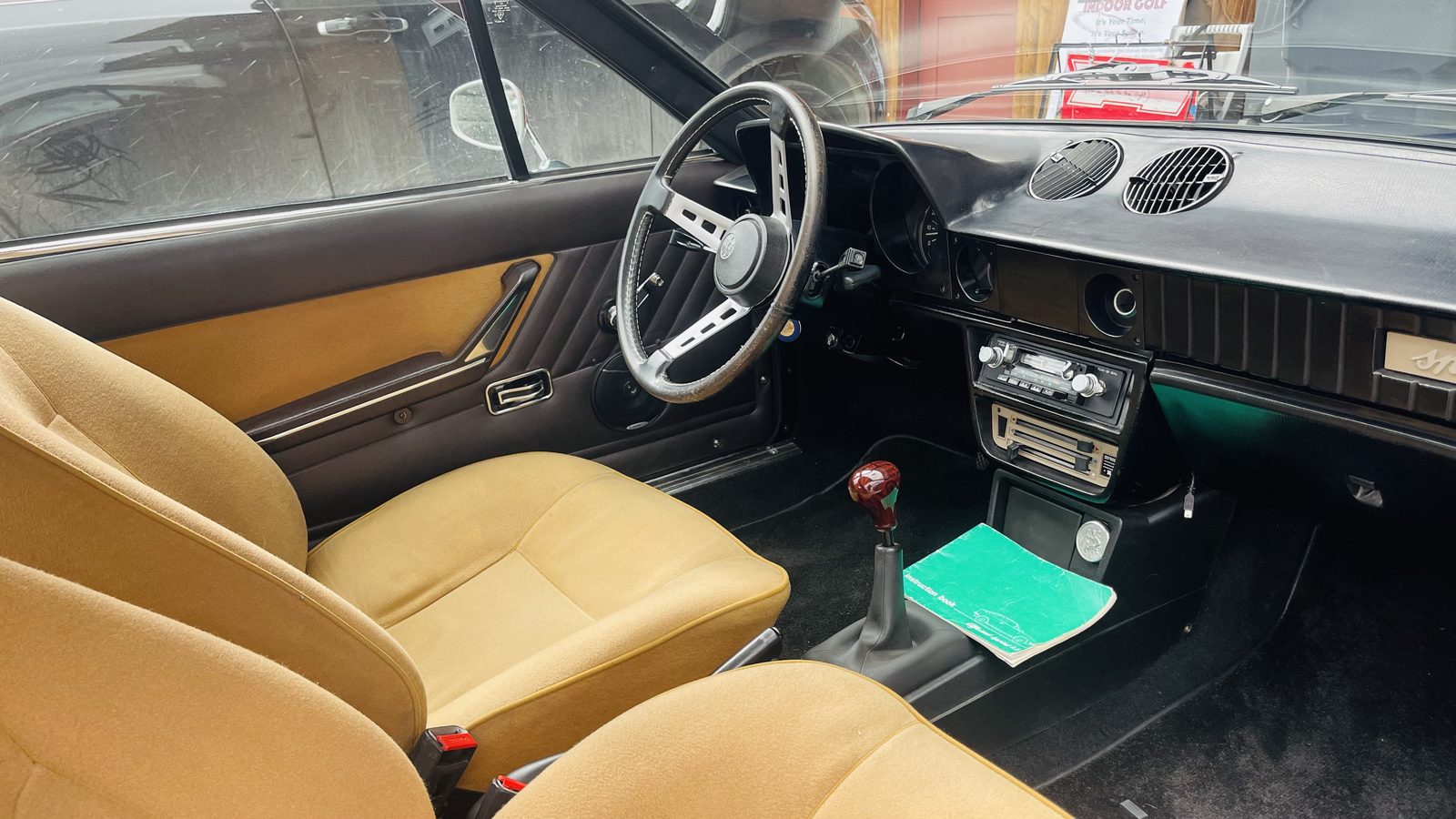 Alfasud Sprint Veloce dashboard and tan seats