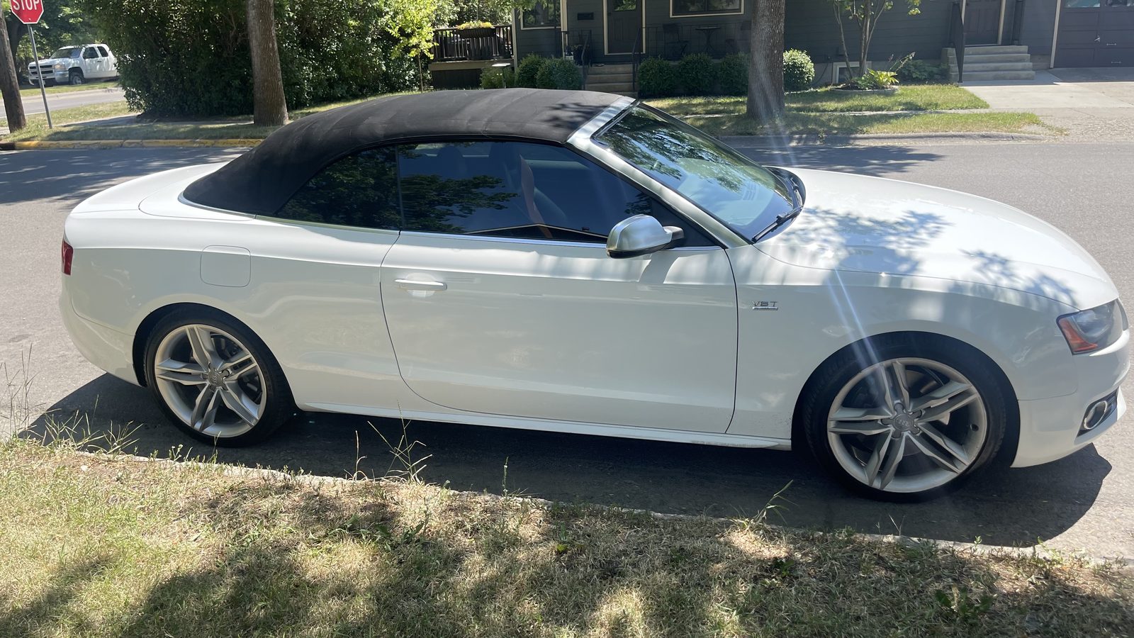2011 Audi S5 Cabriolet side profile, roof up