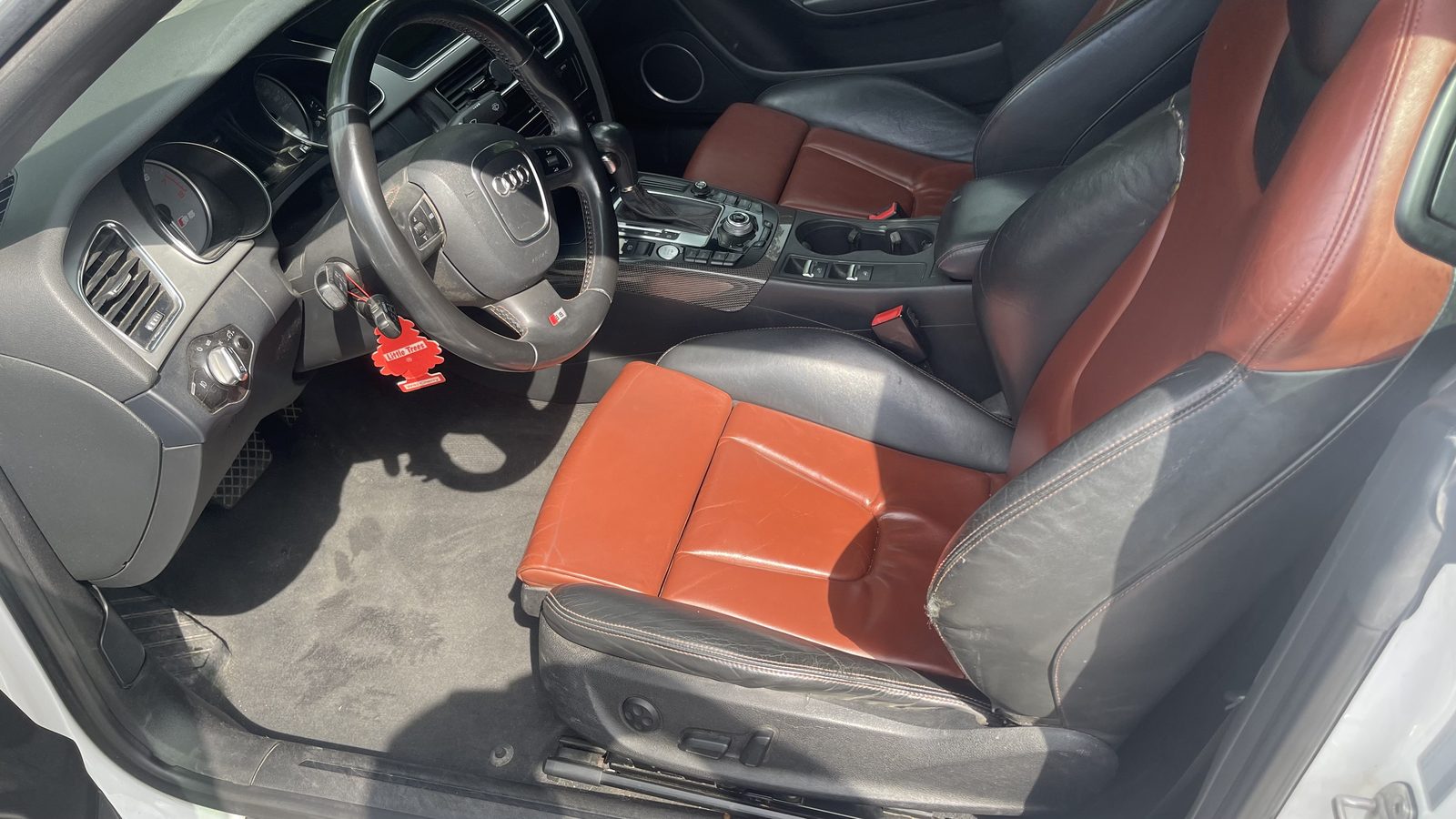Audi S5 Cabriolet front console and gear selector