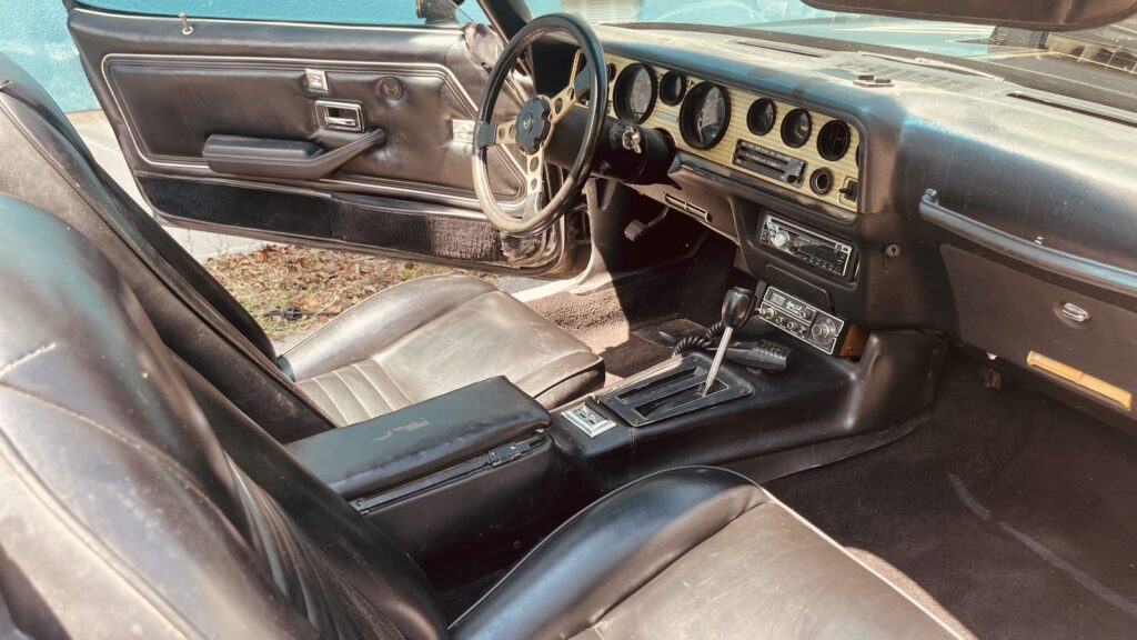 transam-07-gauges-wheel.jpg