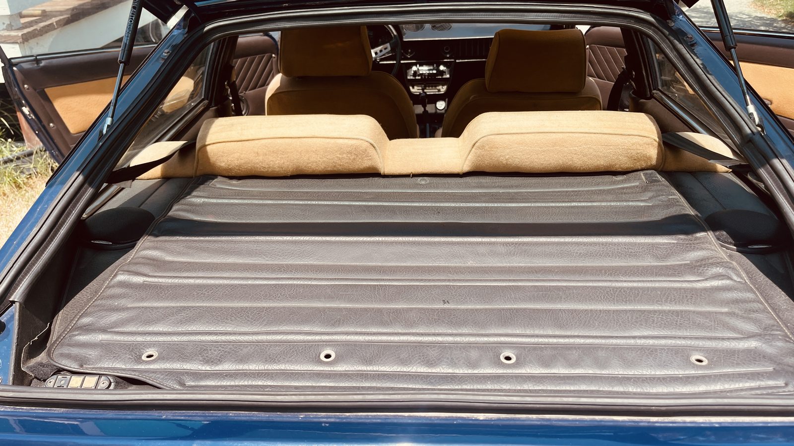 Alfasud Sprint Veloce rear parcel shelf and folded seats